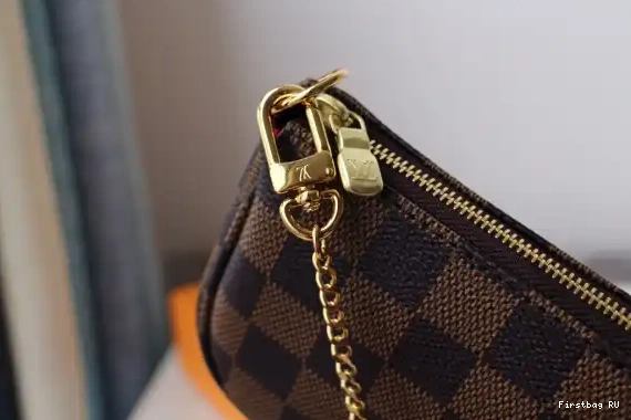 First bags ru POCHETTE LOUIS MINI ACCESSOIRES VUITTON 0612